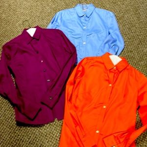 Banana Republic hardly worn L/S fitted dress blouse- 97/3 Ctn Lycra light blue